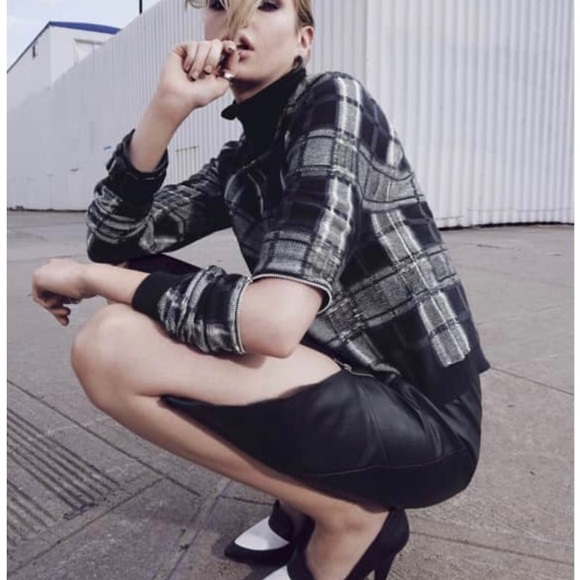 Slit Front Faux Leather Pencil Skirt
TILDON - Picture 2 of 3